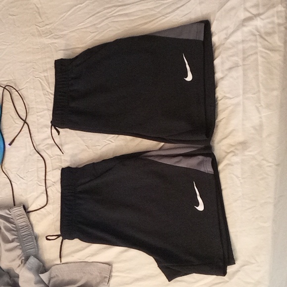 2  Medium size men's Nike shorts - Picture 7 of 7